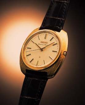 Electronic quartz wristwatch, SEIKO Quartz-Astron 35SQ, released in December 1969 at Wako, Ginza